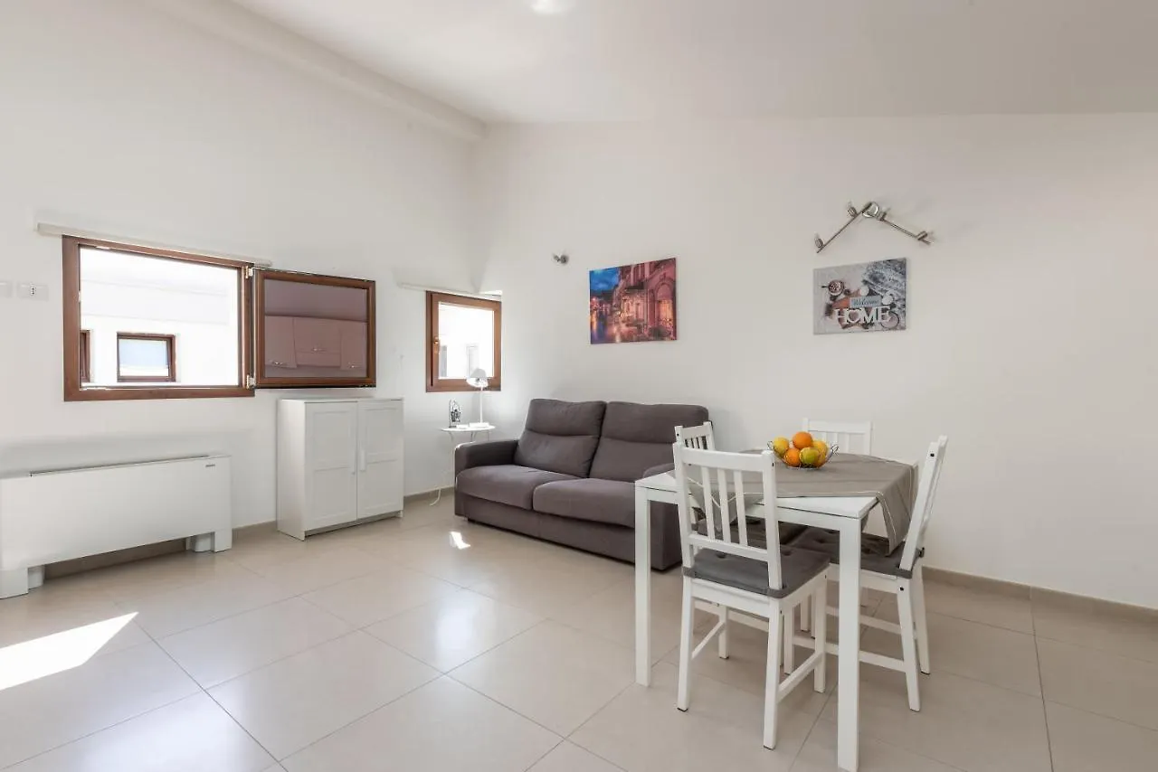 Malu Holiday Apartment-Palazzo Quaroni Palermo Apartment