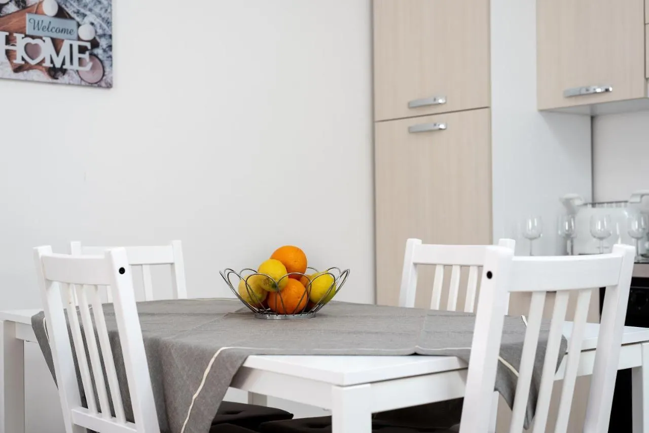 Apartment Malu Holiday Apartment-Palazzo Quaroni Palermo Italy