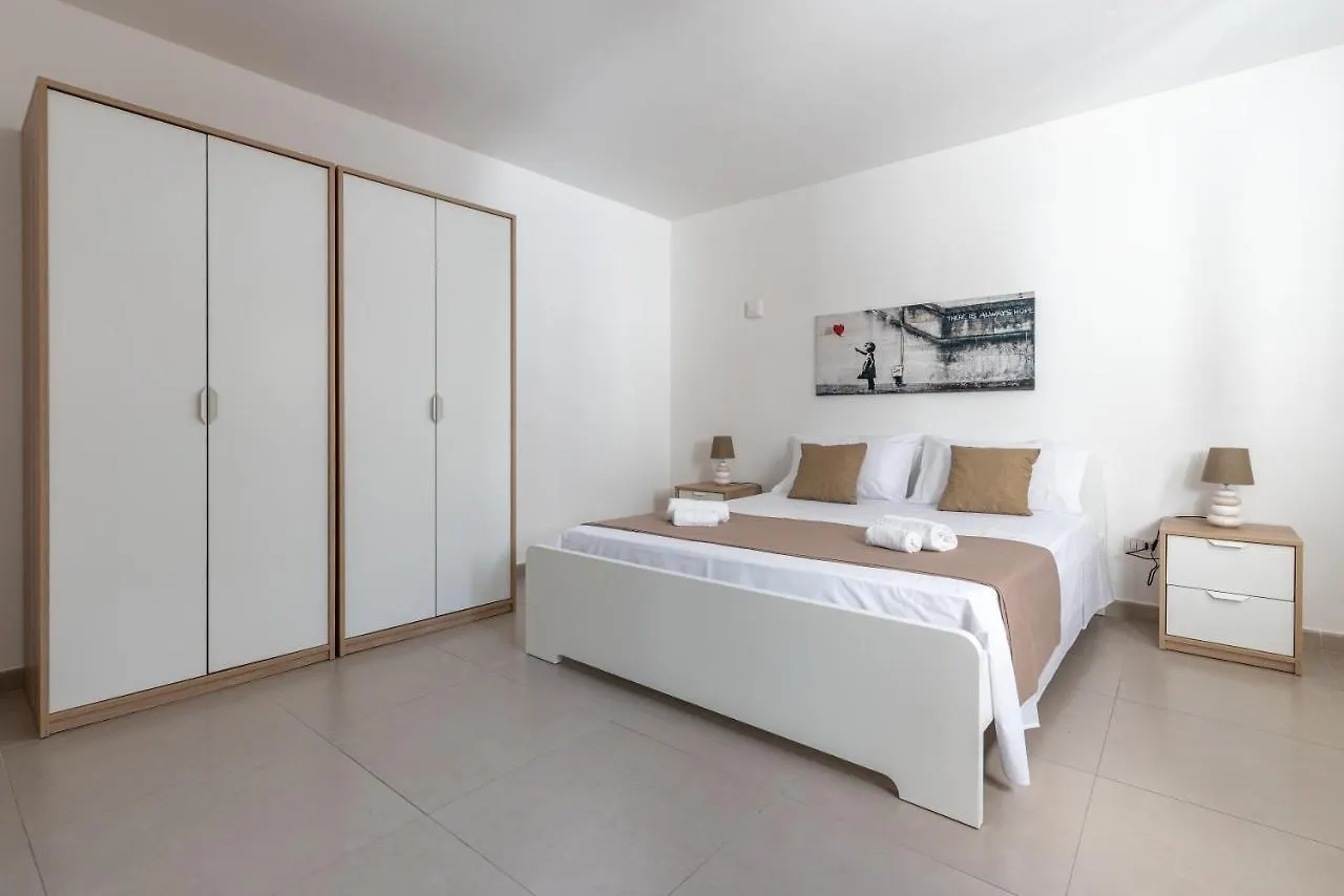 Malu Holiday Apartment-Palazzo Quaroni Palermo